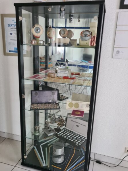 Werkstatt der Augenprothetik Lauscha mit Glasarbeit an der Flamme